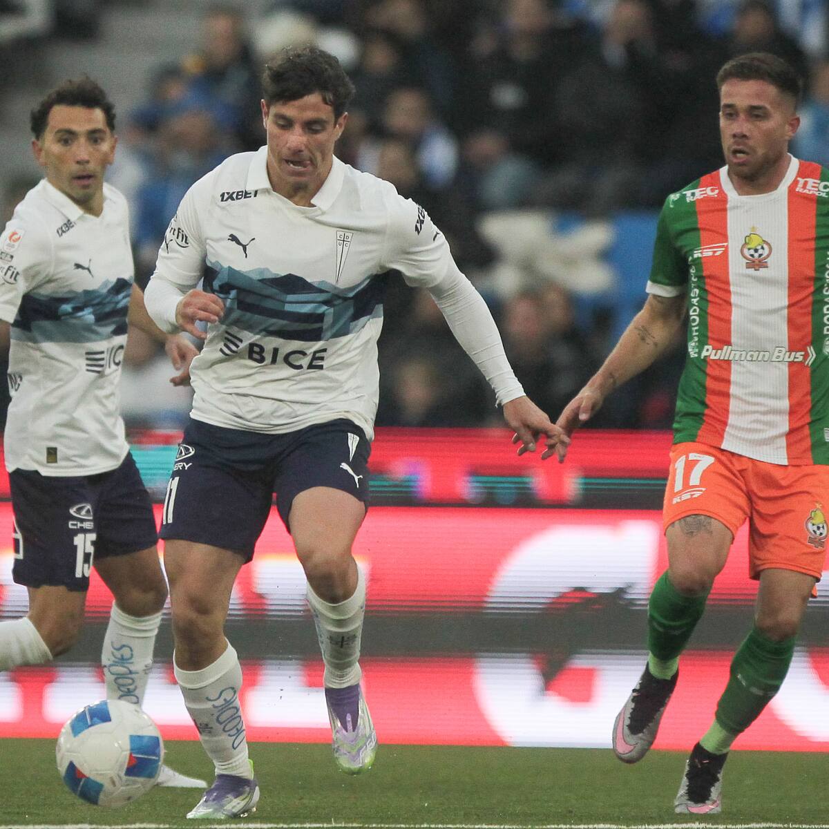 Ambiente europeo, el primer gol visitante y un hincha valiente: el “lado B” de la victoria de la UC sobre Cobresal
