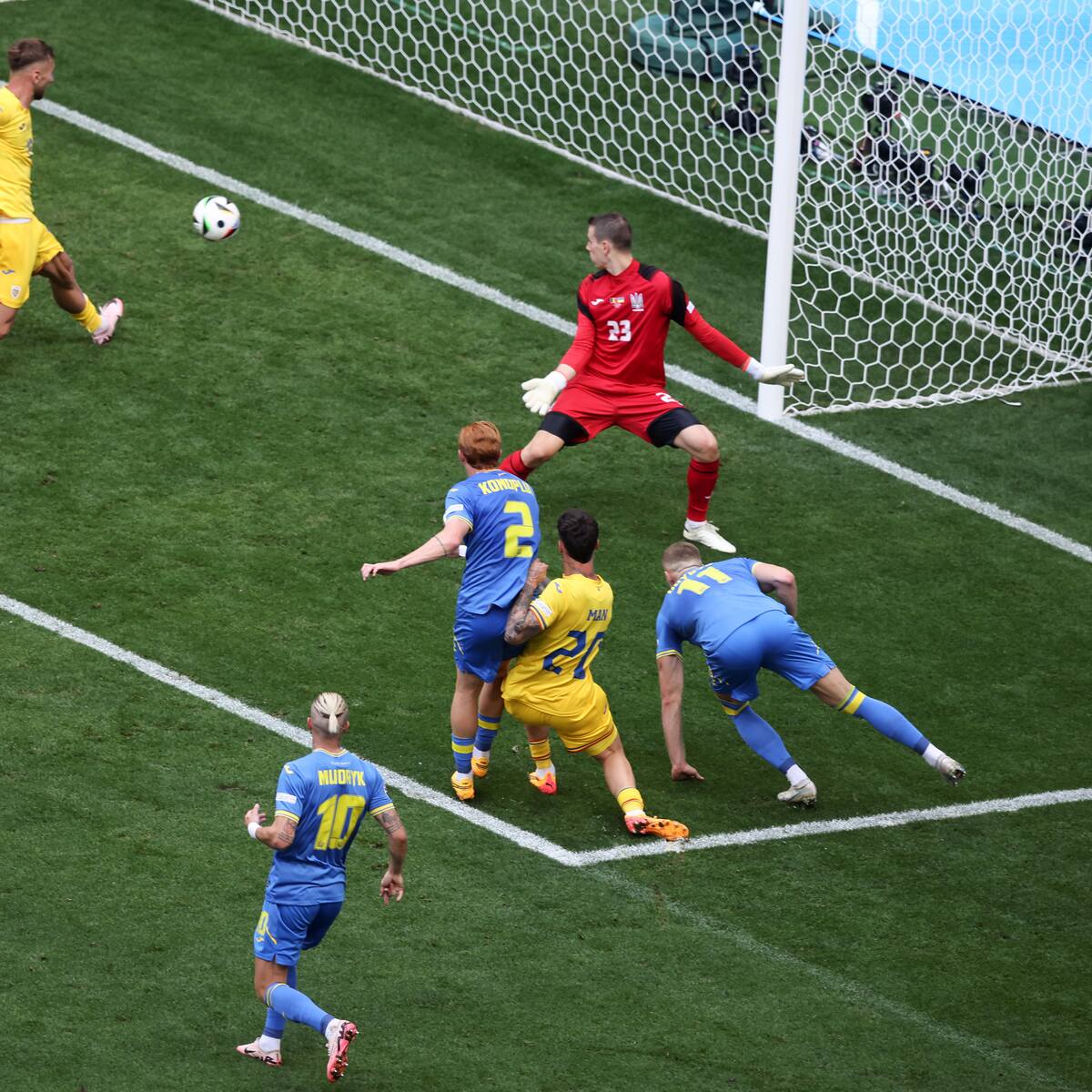 Rumania sorprende en la Eurocopa con goleada sobre Ucrania: arquero del Real Madrid pagó caro un grosero error