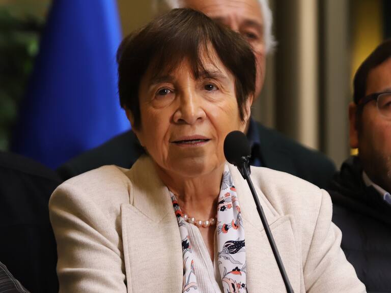 Diputada Carmen Hertz (PC) acusa “persecución política” y “acoso” por prisión preventiva contra Daniel Jadue