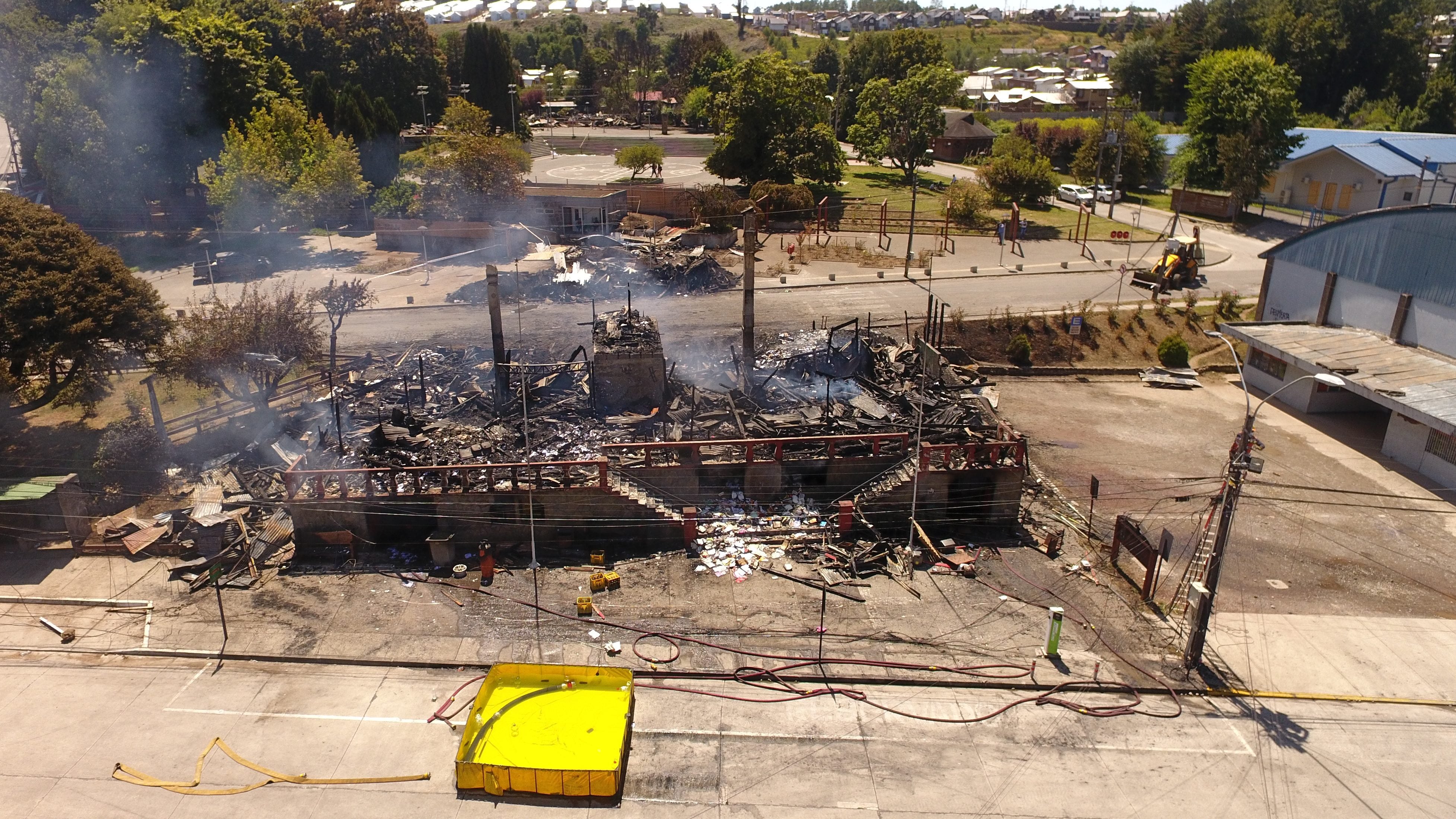 06 de Febrero de 2021/SANTIAGOImágenes con un Drone muestra como quedo la Municipalidad de Panguipulli, luego de ser atacada anoche por una turba.
FOTO: AGENCIAUNO