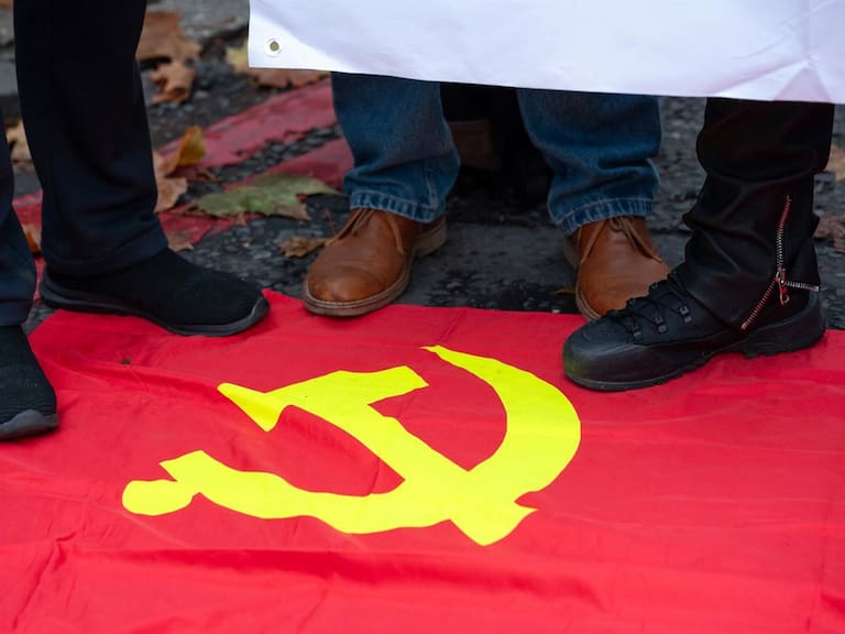 Polonia disuelve al Partido Comunista de ese país tras concluir que promueve una ideología totalitaria