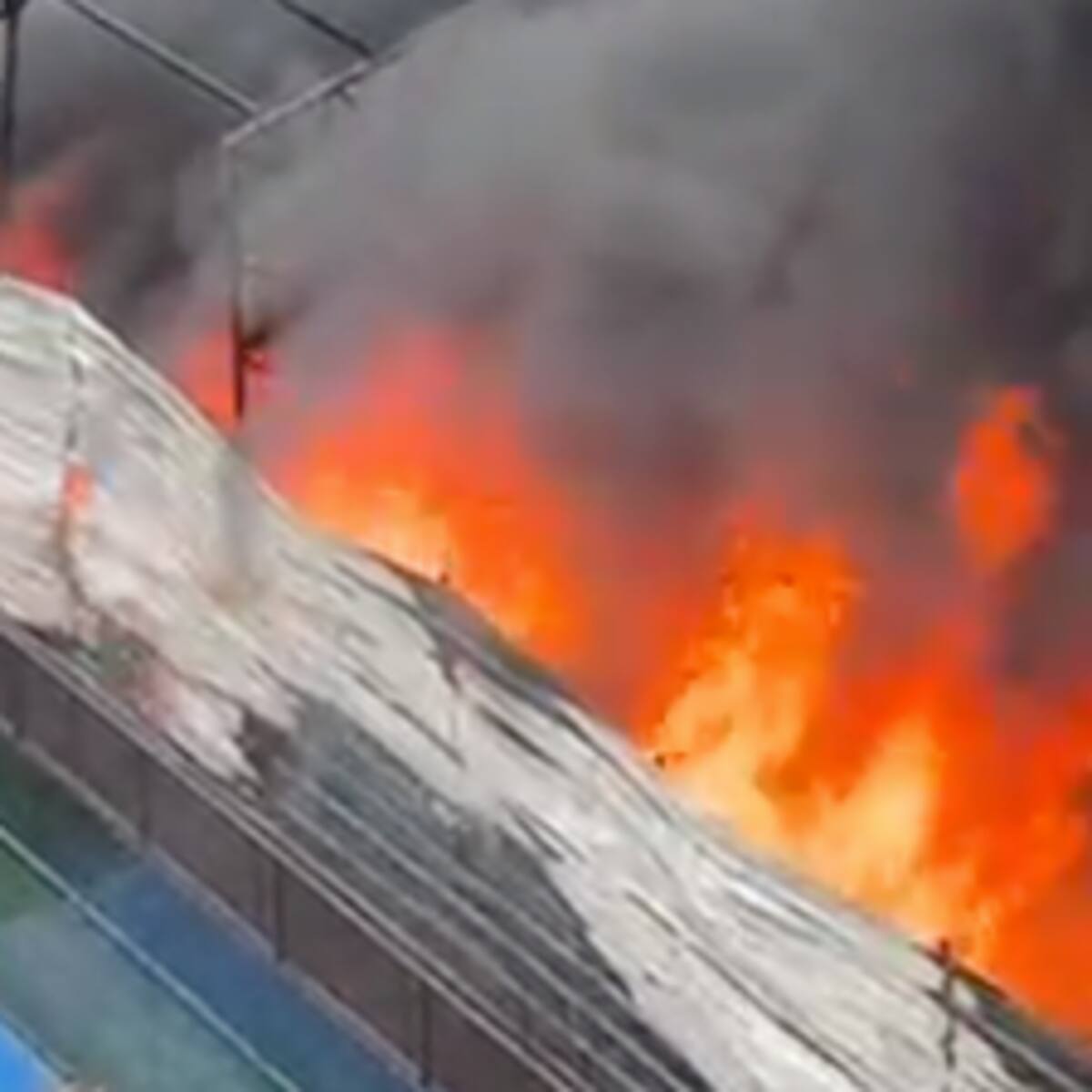 Incendio afecta productora de eventos en pleno centro de Iquique