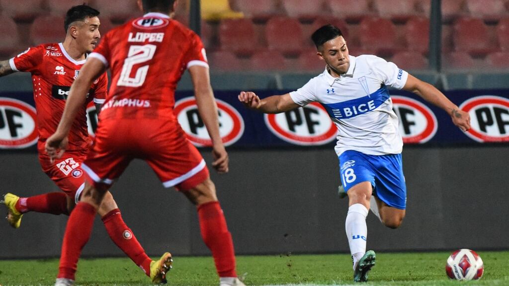 La lluvia pondría en duda el duelo entre la UC y Wanderers en Santa Laura por Copa Chile