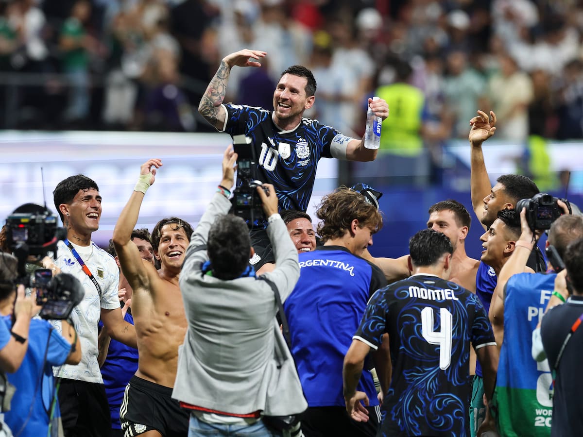“Héroes”, “potrero” y dardos a Inglaterra: la locura de la prensa argentina tras el paso a la final del Mundial