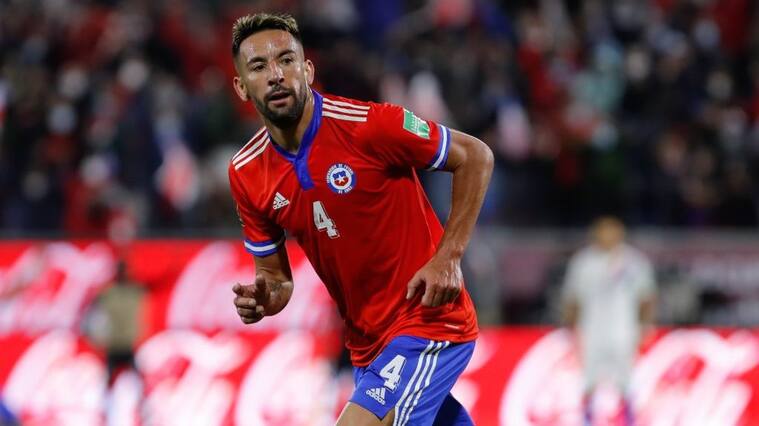 10 de Octubre del 2021/SANTIAGOMauricio Isla(c) anota y celebra su primer gol y el 2 a 0 de Chile ,durante el partido valido por la Quinta fecha de las Clasificatorias al Mundial de Qatar 2022, entre las selecciones de Chile vs Paraguay, disputado en el estadio San Carlos de Apoquindo.
FOTO:FRANCISCO LONGA/AGENCIAUNO