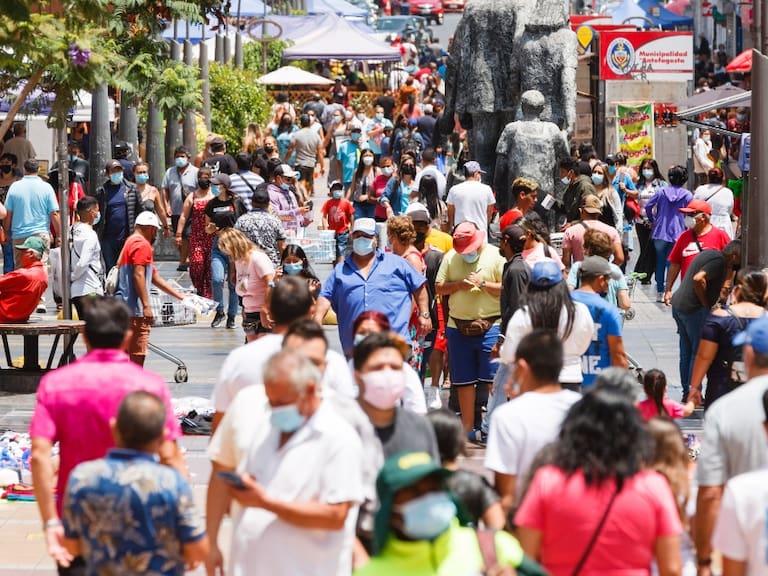 Arica, Antofagasta y otras siete comunas del país retroceden en plan Paso a Paso