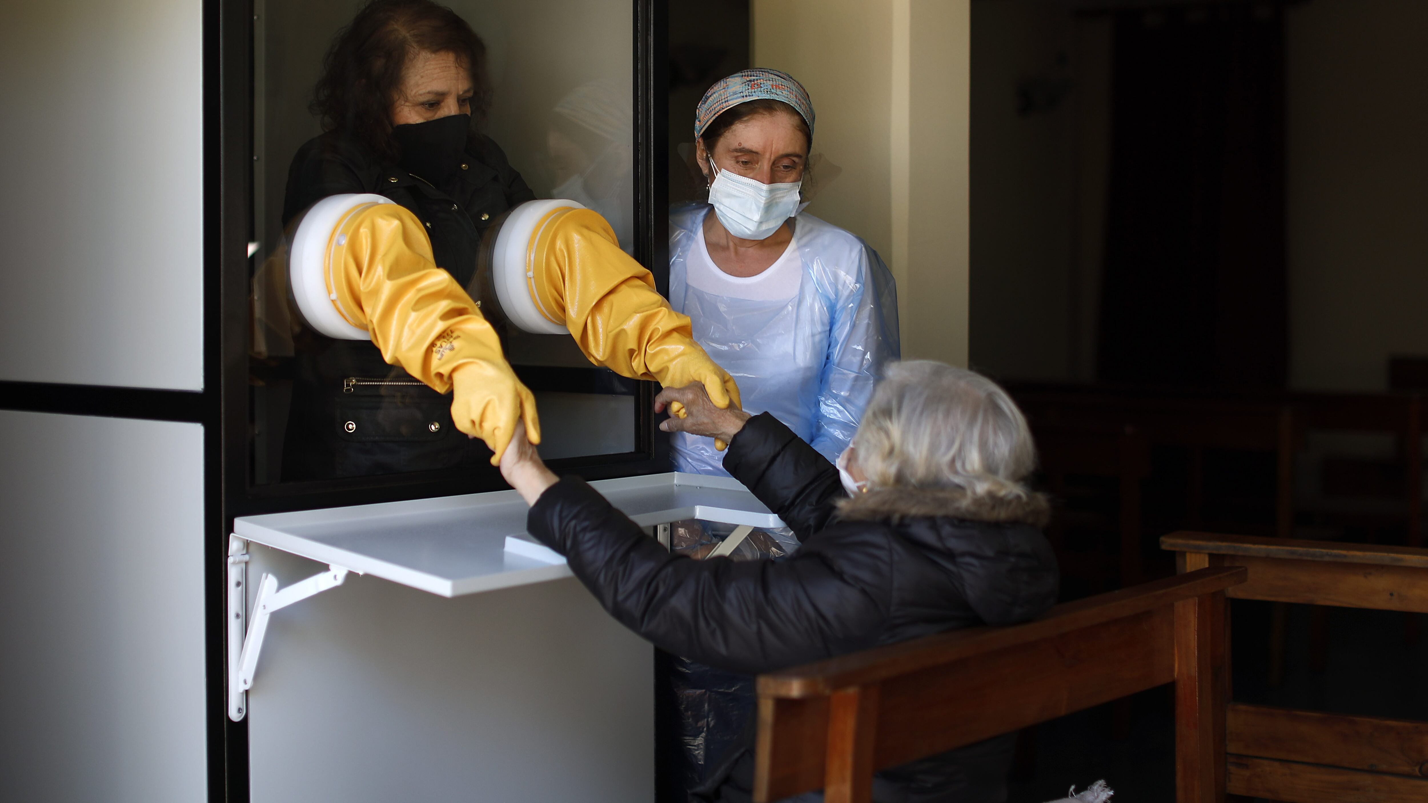 Visita a adultos mayores en Eleam