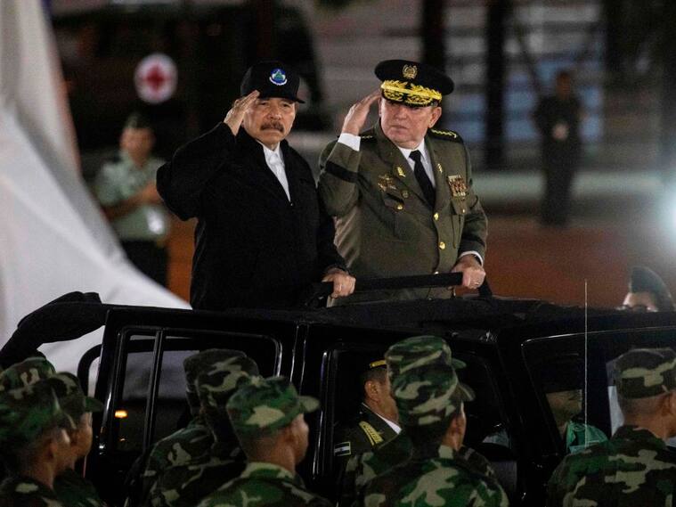 Daniel Ortega junto al alto mando de las fuerzas armadas de Nicaragua