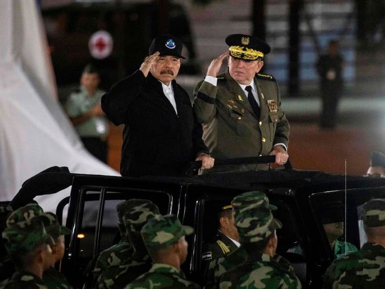 Daniel Ortega junto al alto mando de las fuerzas armadas de Nicaragua