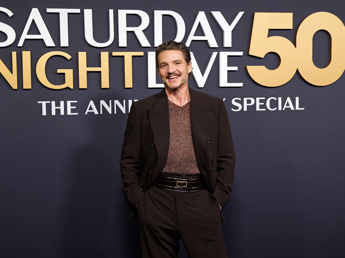 La aplaudida aparición de Pedro Pascal junto a Bad Bunny y Sabrina Carpenter en el 50º aniversario del Saturday Night Live