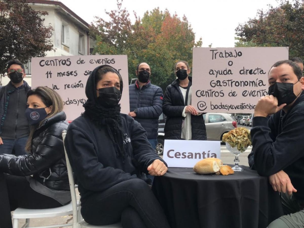 Con una versión de la «Última Cena»: sector gastronómico realizó manifestación en Concepción