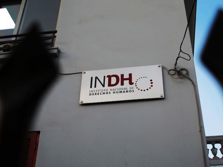 7 de Mayo del 2020/ SANTIAGO
Detalle de la placa en el edificio del INDH, la cual vive una crisis interna y paro de sus funcionarios.

Fotos: JOSE FRANCISCO ZUIGA/ AGENCIAUNO
