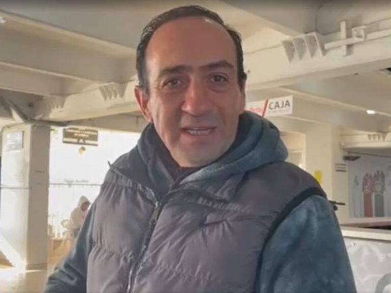 «Hacemos una buena labor»: hombre se ofreció para ser vocal de mesa para acompañar a su esposa