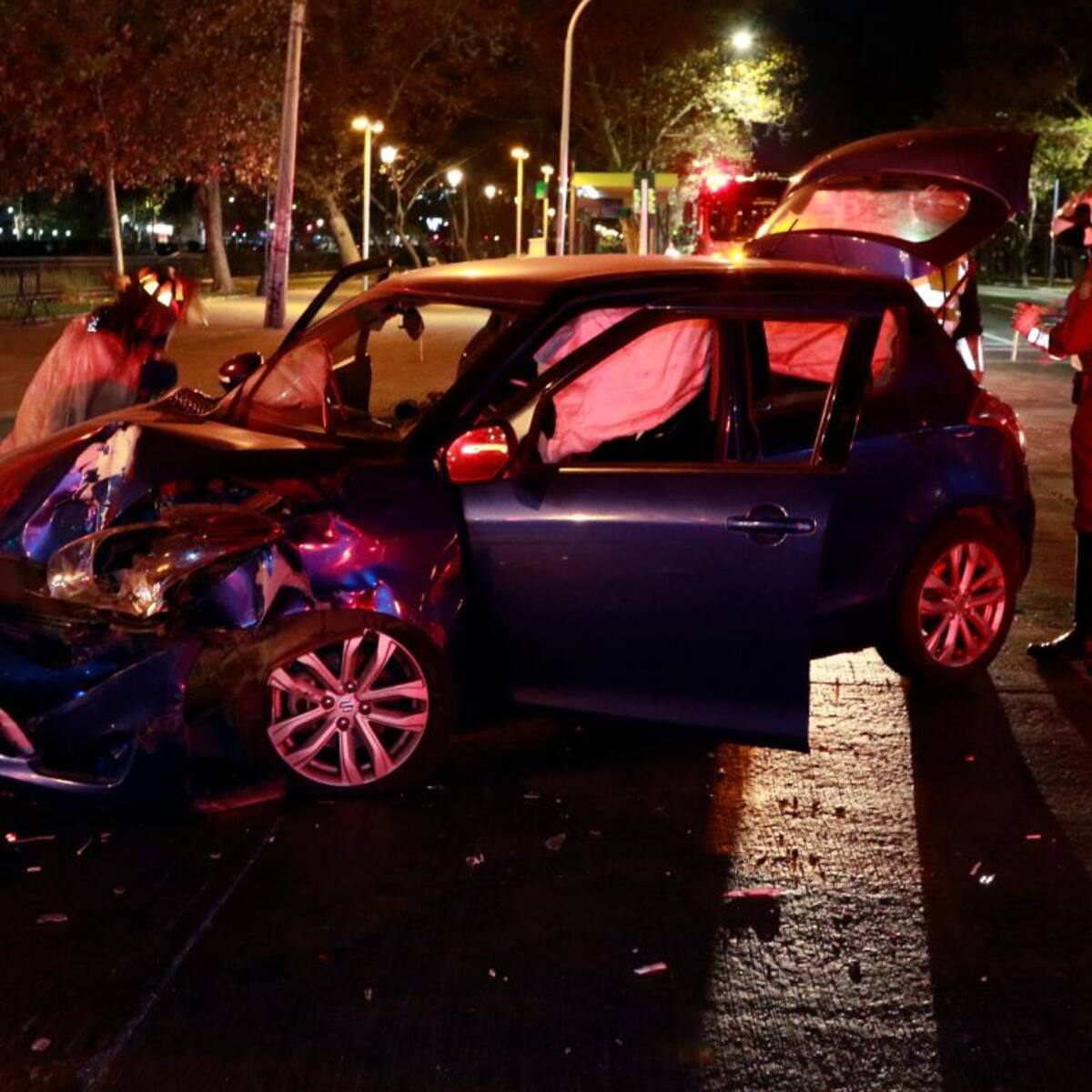 Accidente de tránsito deja tres heridos en el centro de Santiago: choque se habría generado por corte de luz