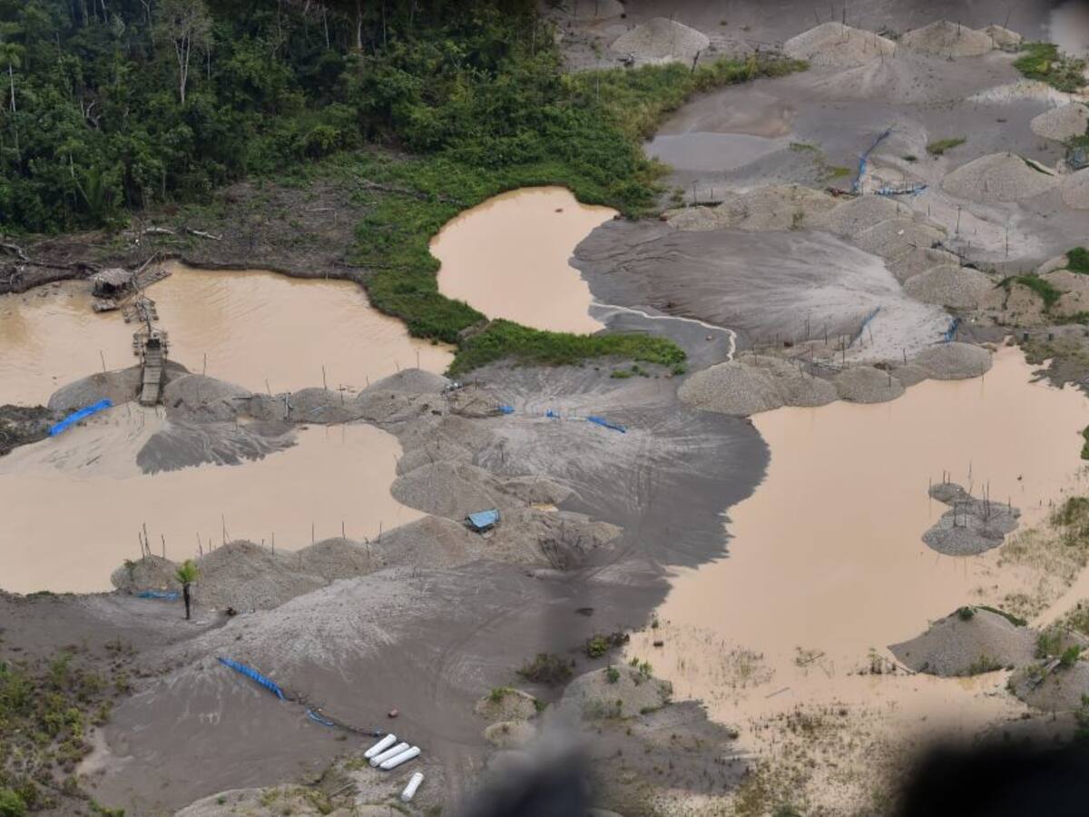 Jair Bolsonaro lanzó un programa que amplía la explotación minera en el Amazonas