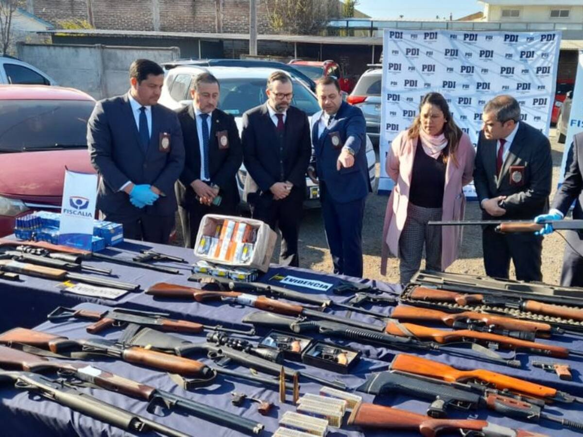 Desbaratan banda dedicada al robo y tráfico de armas en Parral: se habrían hecho pasar por funcionarios de la PDI
