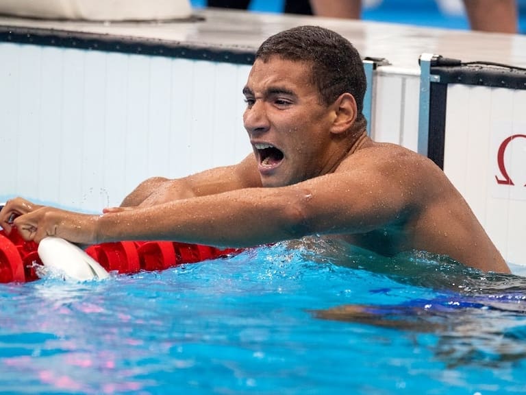 Ahmed Hafnaoui, joven tunecino de 18 años, dio el golpe a la cátedra en la natación