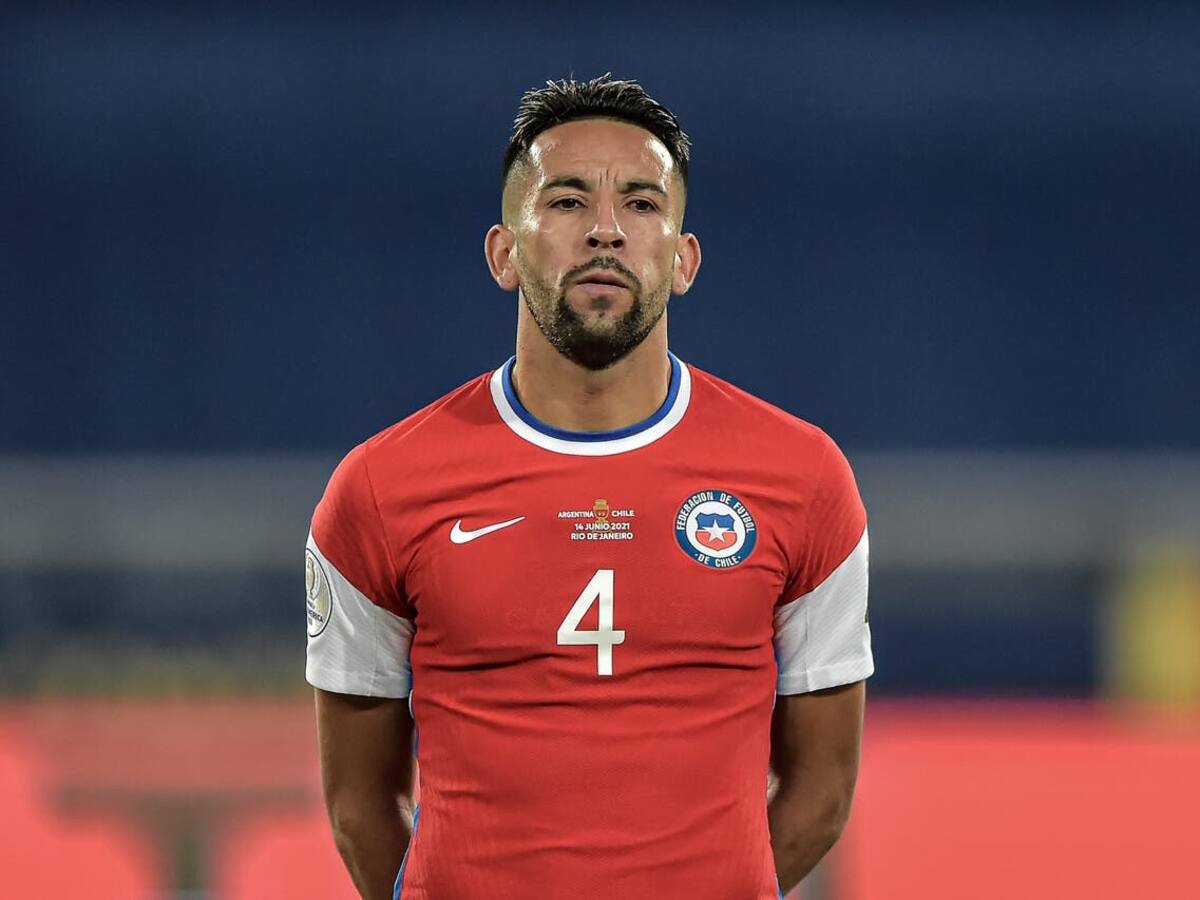 ¿Ya tiene nueva pareja? Esta es la mujer con la que vinculan a Mauricio Isla tras quiebre con Gala Caldirola