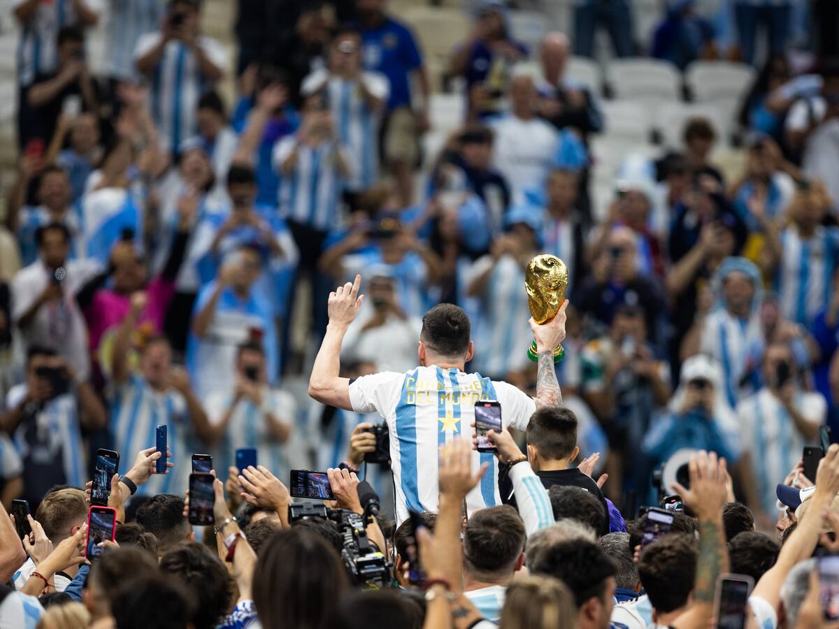 “Me buscaron para cantar el himno en la final del Mundial y yo ya estaba en Argentina”