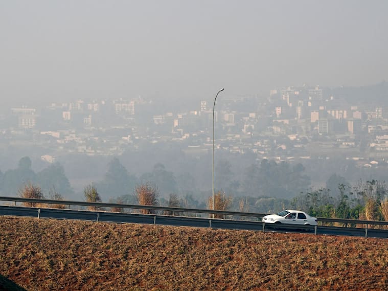 El aire se llena de humo en la capital de Brasil luego de que un incendio forestal afecte al Parque Nacional de Brasilia