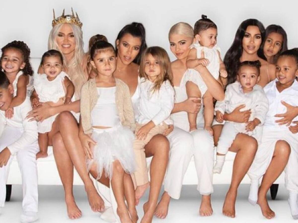 Así lucían las Kardashian hace 14 años: Kim promocionó la penúltima temporada de su reality con una fotografía del recuerdo
