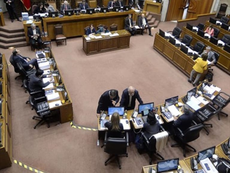 Senado aprobó proyecto para limitar reelecciones de autoridades