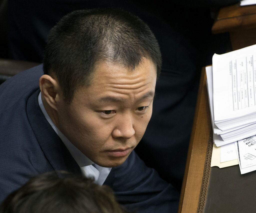 El entonces congresista Kenji Fujimori, el hijo del exdictador Alberto Fujimori, durante una sesión legislativa en Lima del Perú.