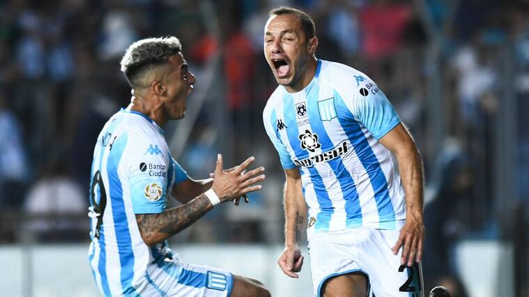 AVELLANEDA, ARGENTINA - FEBRUARY 09: Marcelo Diaz of Racing Club celebrates after scoring the first goal of his team during a match between Racing Club and Independiente as part of Superliga 2019/20 at Presidente Peron Stadium on February 9, 2020 in Avellaneda, Argentina. (Photo by Rodrigo Valle/Getty Images)