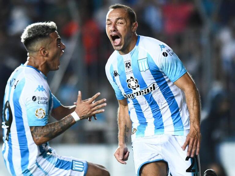 AVELLANEDA, ARGENTINA - FEBRUARY 09: Marcelo Diaz of Racing Club celebrates after scoring the first goal of his team during a match between Racing Club and Independiente as part of Superliga 2019/20 at Presidente Peron Stadium on February 9, 2020 in Avellaneda, Argentina. (Photo by Rodrigo Valle/Getty Images)