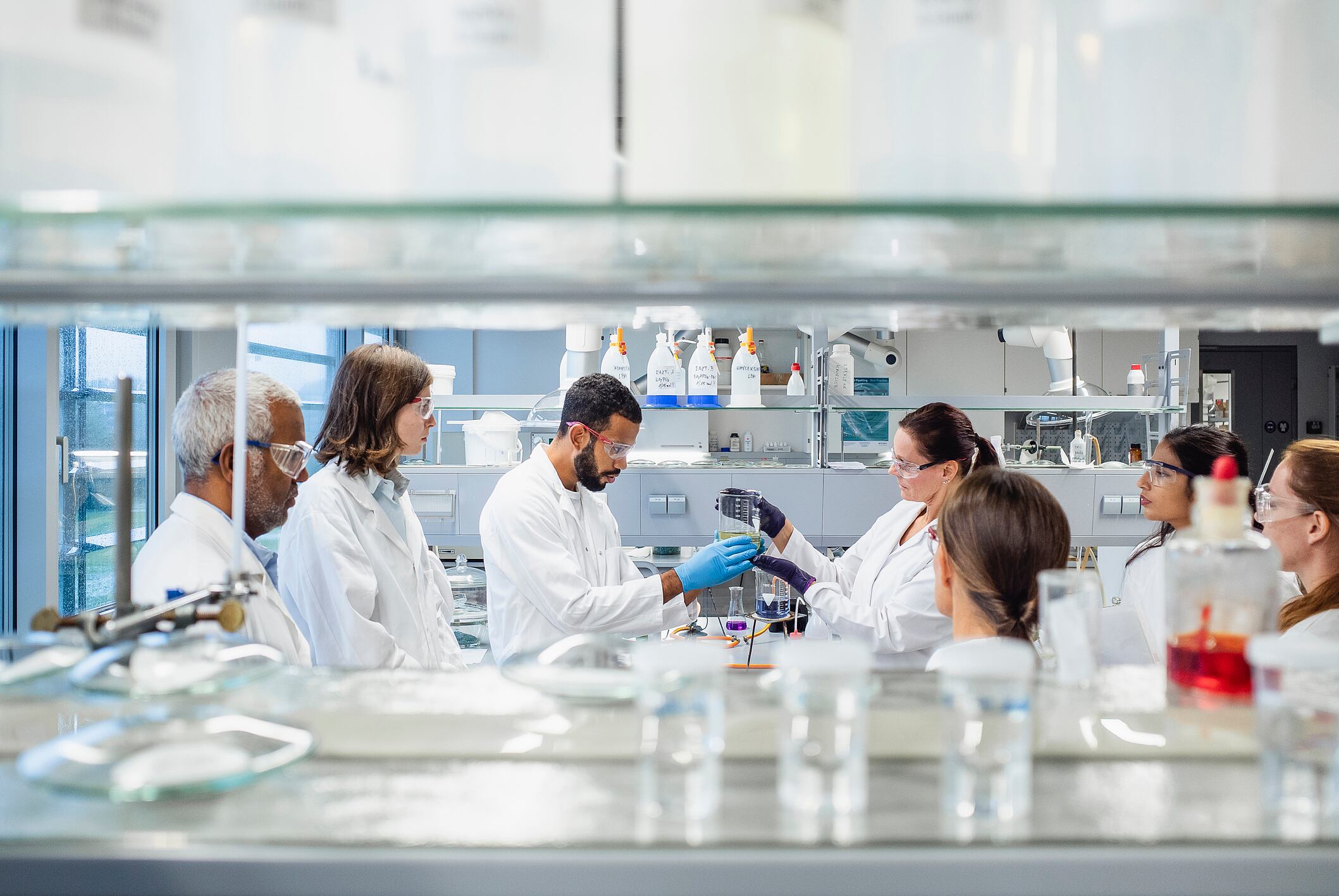 Estudiantes en laboratorio