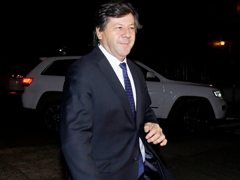 23 DE JULIO DE 2019/VALPARAISO
Juan Castro, llega hasta el Palacio Presidencial de Cerro Castillo, en donde senadores de los partidos de Chile Vamos sostienen una cena con el Presidente Sebastian PiÒera.
FOTO: LEONARDO RUBILAR CHANDIA/AGENCIAUNO