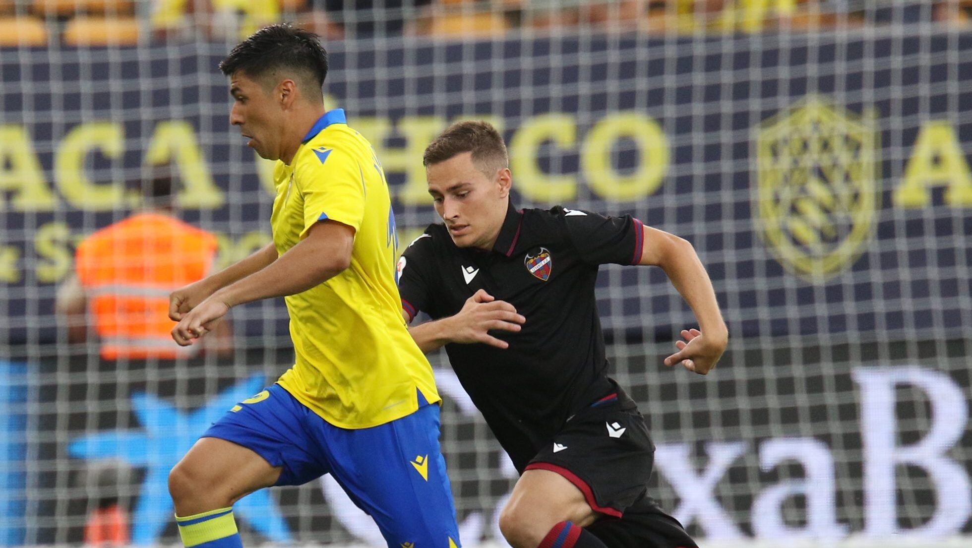 Tomás Alarcón debut