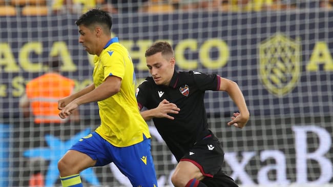 Tomás Alarcón debut