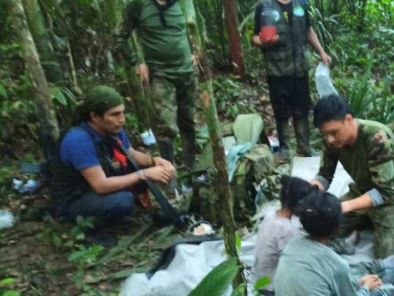 Comparten las primeras imágenes de los niños colombianos que pasaron 40 días perdidos en la selva