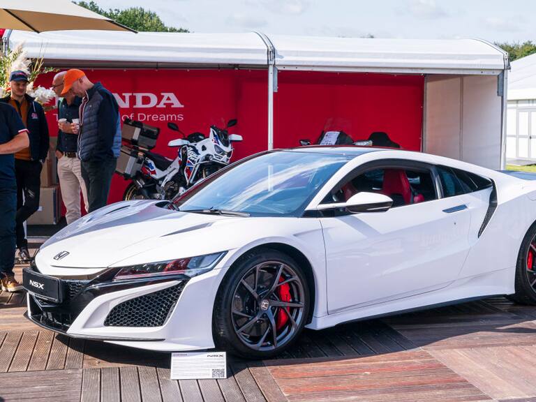 En Países Bajos se realiza una feria automotriz en donde se muestra el vehículo deportivo Honda NSX