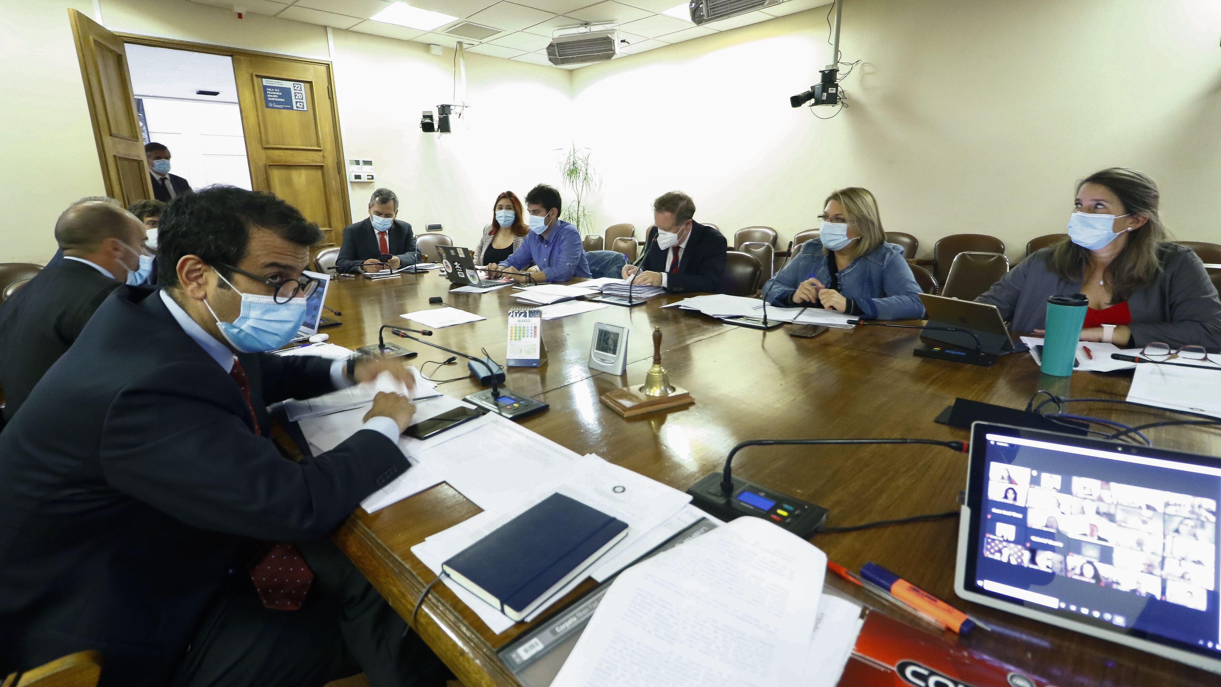 30 DE MARZO DE 2021/VALPARAISOVista genera de las Comisiones Unidas de Gobierno Interior y Constitucion de la Camara de Diputados, en donde se debate la posibilidad de postergacion de las elecciones municipales, de gobernadores regionales y de convencionales constituyentes del 10 y 11 de abril.
FOTO: LEONARDO RUBILAR CHANDIA/AGENCIAUNO