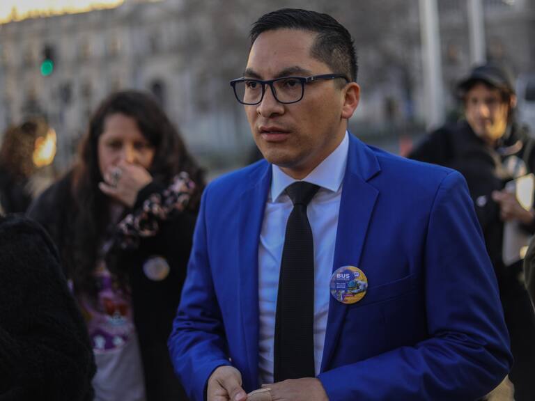 13 de agosto de 2024/SANTIAGO
El diputado Sebastián Videla, junto a organizaciones animalistas, dan inicio al recorrido del “Bus Ciudadano, No a las Carreras de Galgos” está acción busca concientizar a todas y a todos, para que este maltrato deje de ser ley.
FOTO: SEBASTIAN BELTRAN GAETE / AGENCIUNO