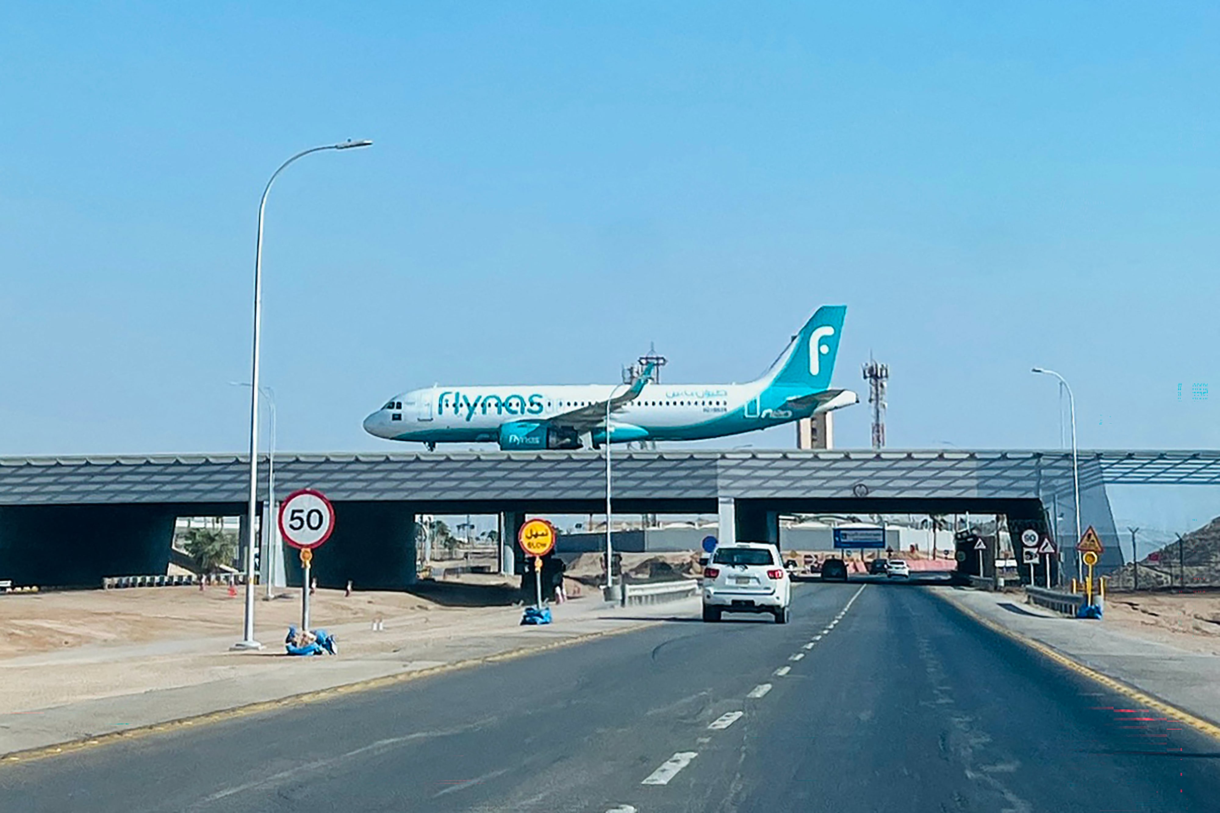 Ataque contra aeropuerto de Riad deja 12 muertos y más de 300 heridos en Arabia Saudí