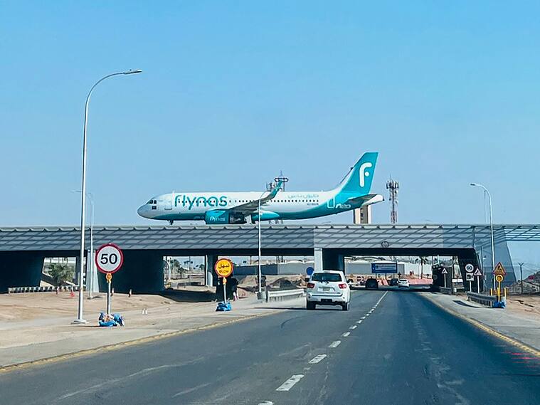 Ataque contra aeropuerto de Riad deja 12 muertos y más de 300 heridos en Arabia Saudí