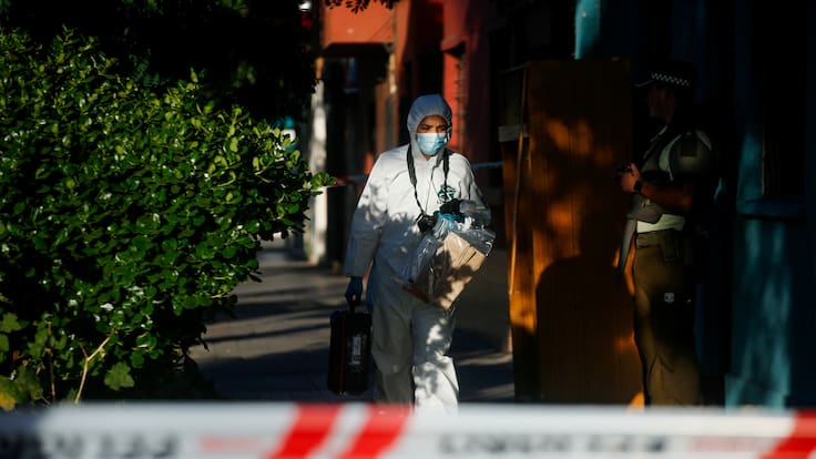 Femicidio y suicidio en Santiago: pareja fue encontrada muerta al interior de su departamento