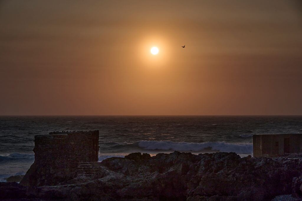 El sol y el calor sobre el Atlántico