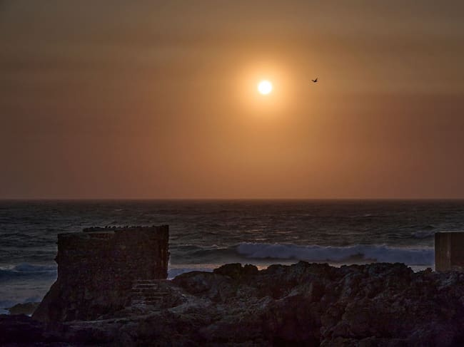 El sol y el calor sobre el Atlántico