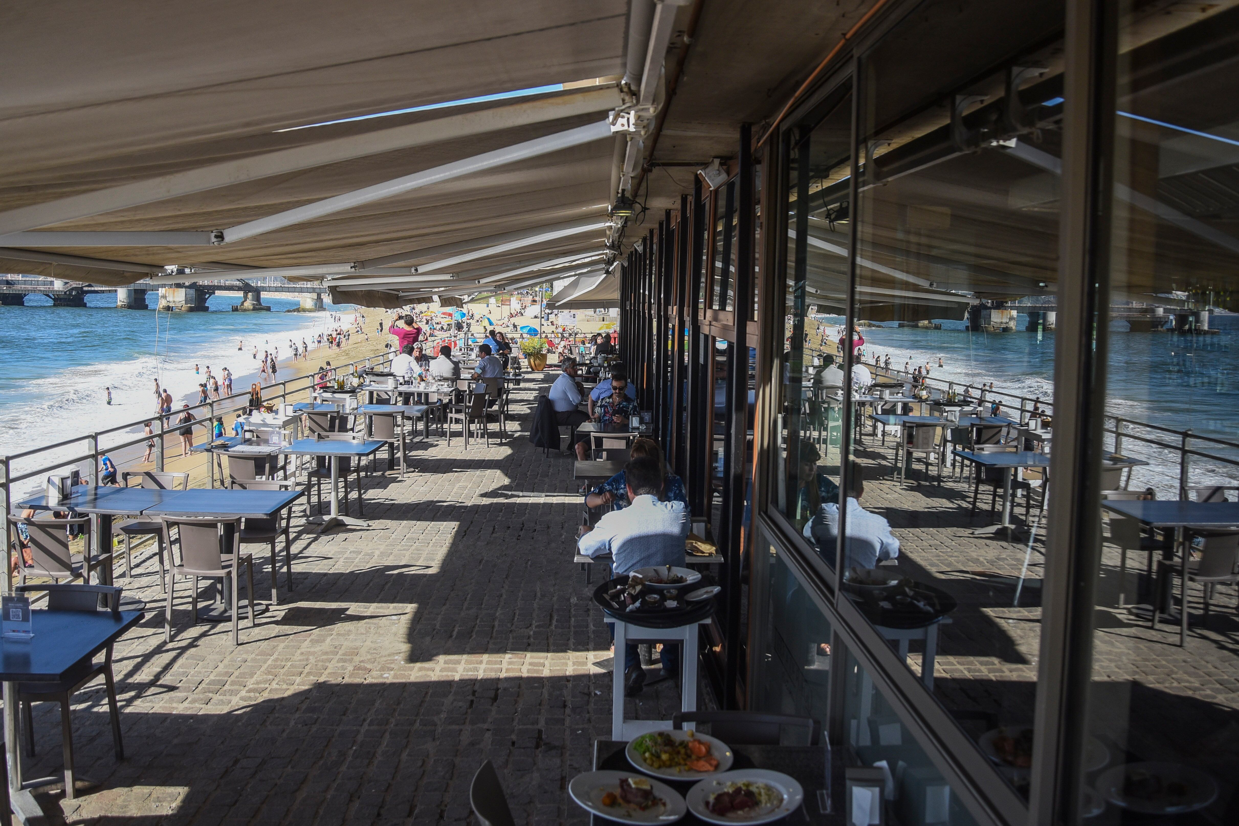 Terraza de un restaurante en Viña del Mar. Foto: Agencia Uno.