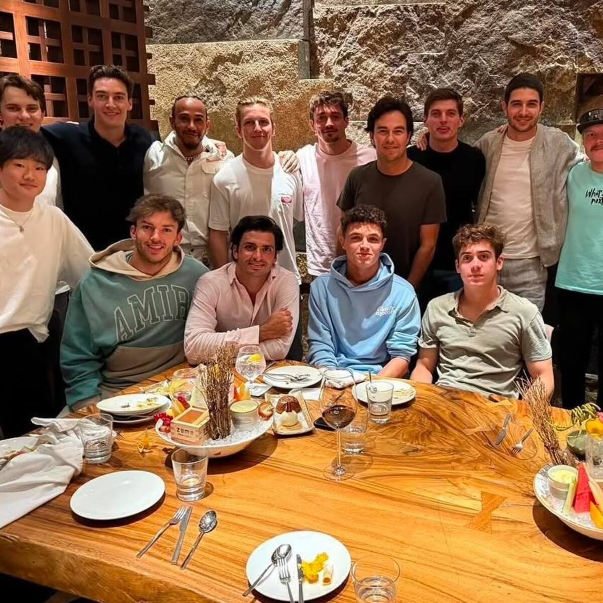 Tres pilotos menos y Verstappen con Russell ni se miraron: así fue la tradicional cena de pilotos de la Fórmula 1