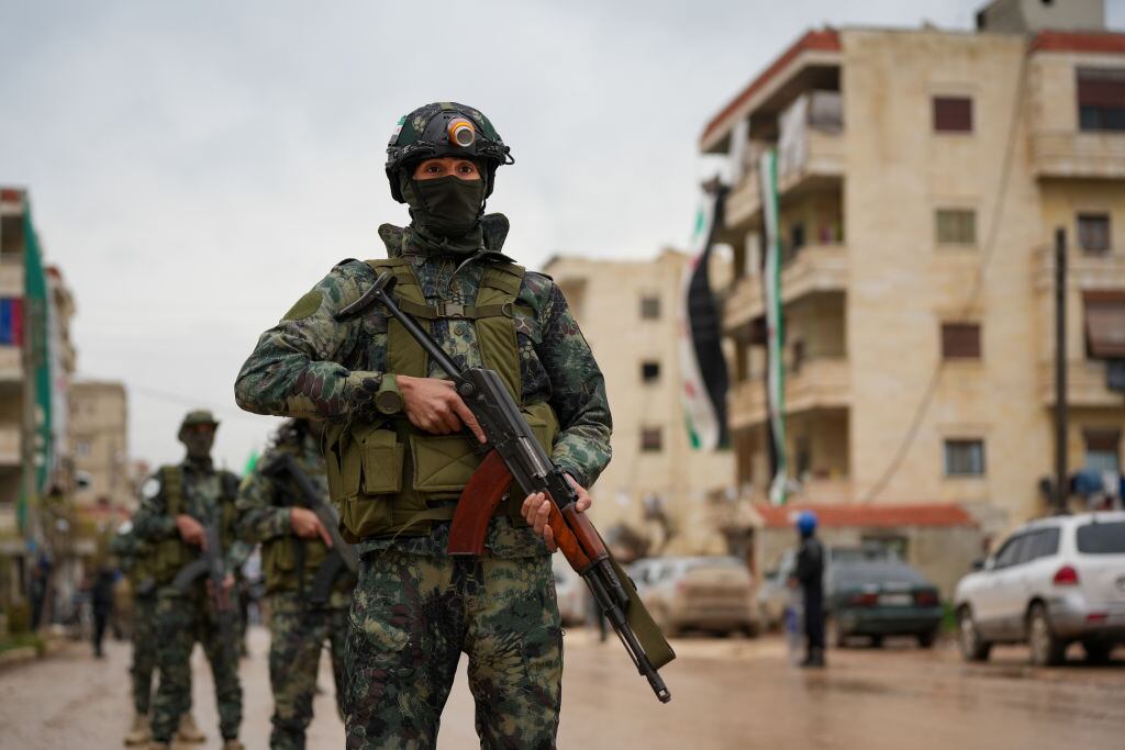 Un grupo de militares vigila las calles de la ciudad de Alepo en Siria.
