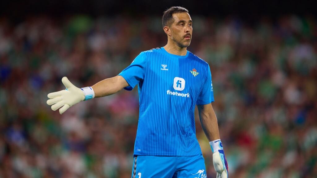 Claudio Bravo fue titular en el regreso a los triunfos del Real Betis en la Liga Española
