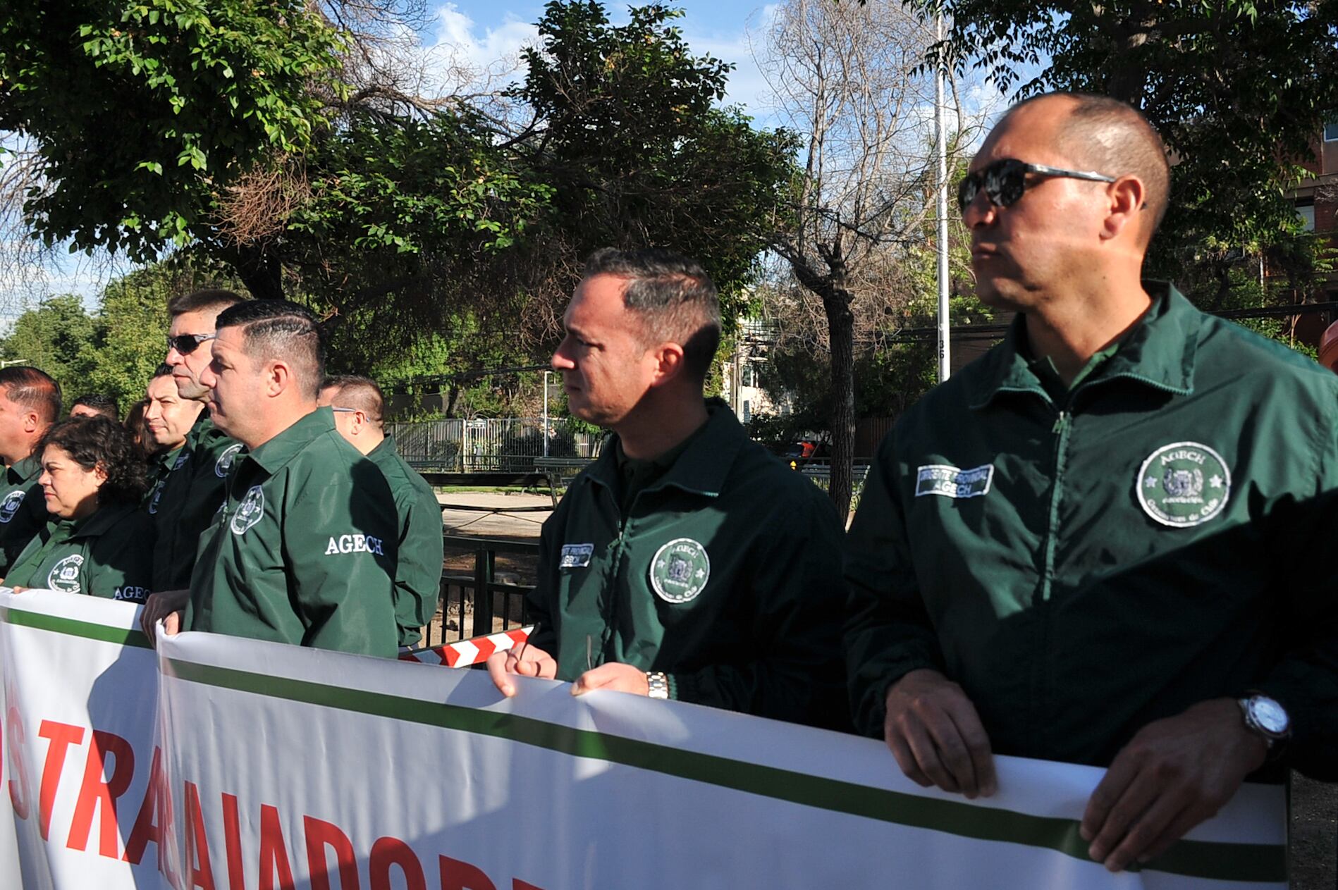 Movilización del personal de Gendarmería deChile a las afueras de Centro de Justicia por demandas y exigencias al Ministerio de Justicia y al Gobierno.