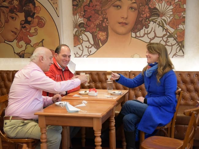 Autoridades en Café Entrelagos