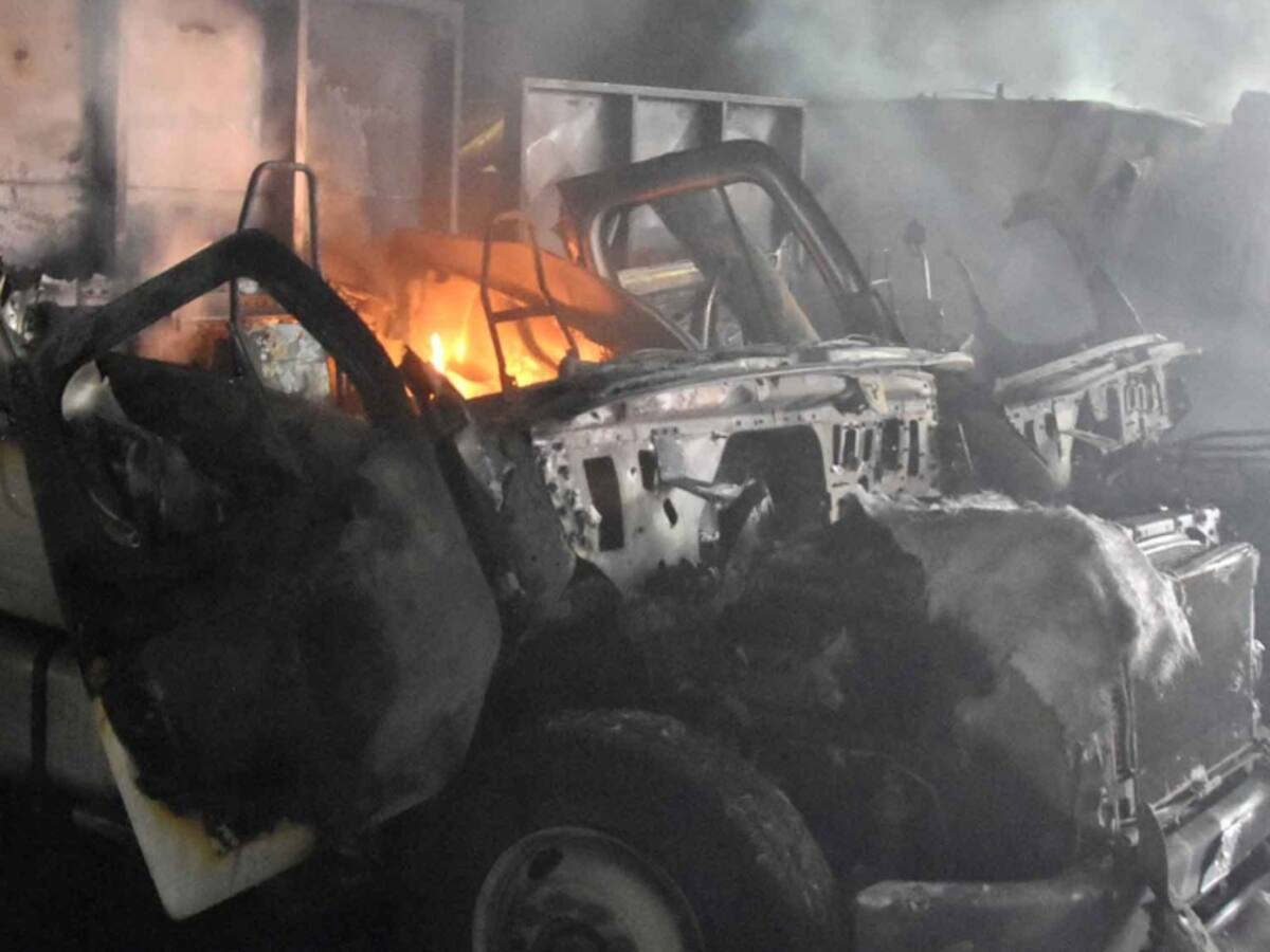 Nuevo atentado incendiario en La Araucanía: desconocidos queman maquinaria y amenazan con armas de fuego a cuidadores de un fundo
