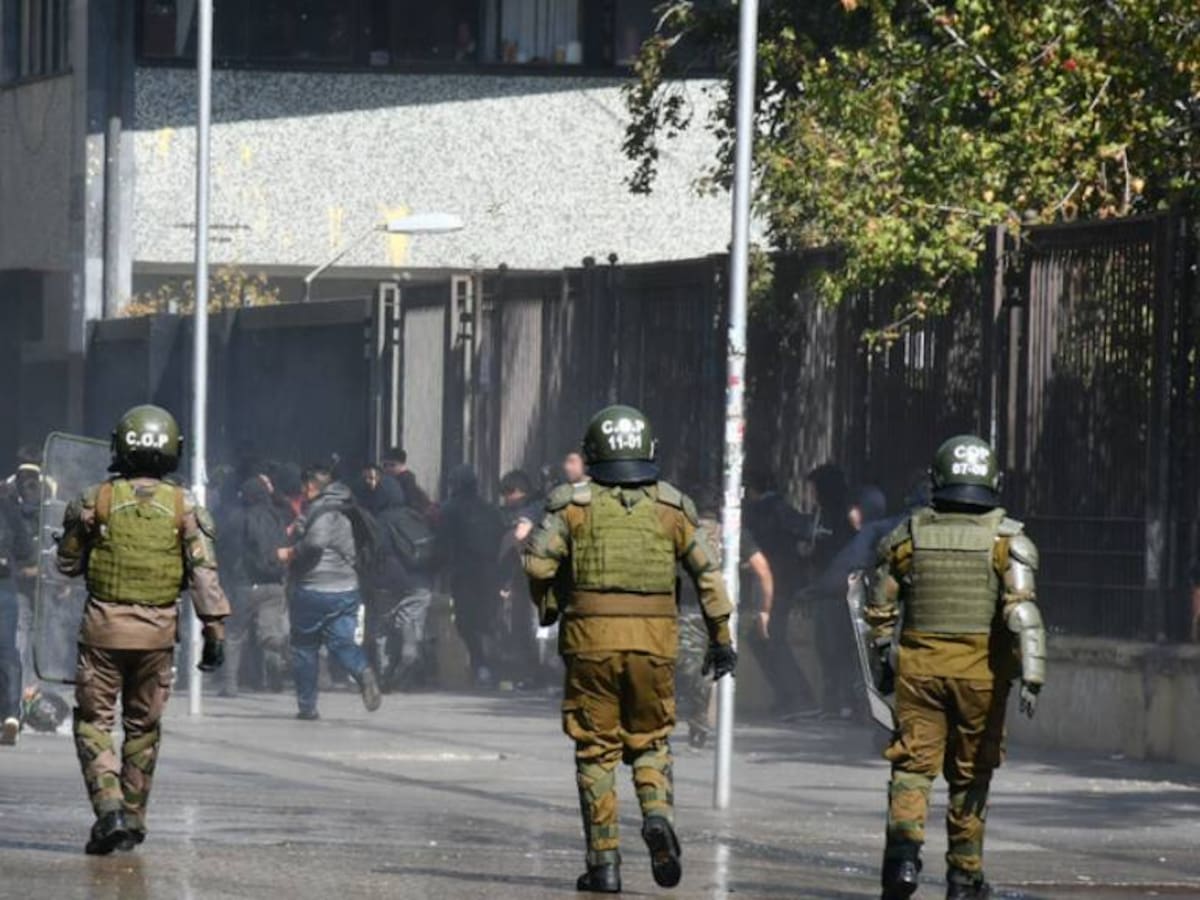 Agresiones, destrozos y toma: SLEP Santiago Centro anuncia querella tras incidentes en Instituto Nacional y Liceo 1